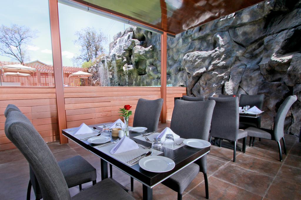 Prideinn Azure Hotel Nairobi Westlands Bagian luar foto